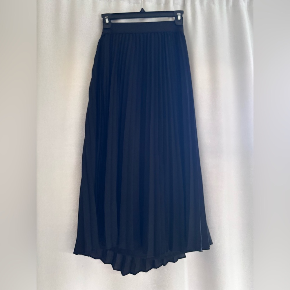 Versatile Black Pleated Midi Skirt